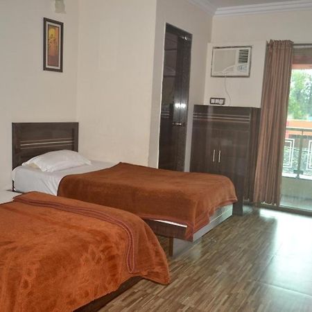 Hotel Rahil Plaza Панчгані Екстер'єр фото
