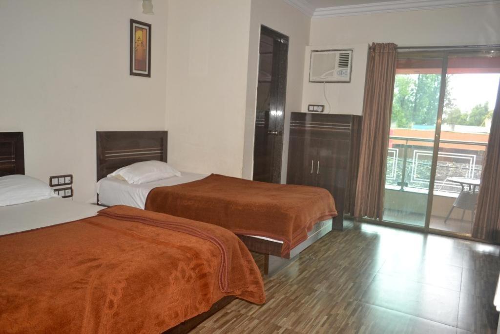 Hotel Rahil Plaza Панчгані Екстер'єр фото